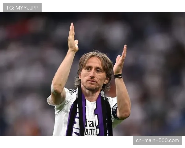 老将的坚守：皇马的莫德里奇在比赛第85分钟仍完成一次关键的回追铲断