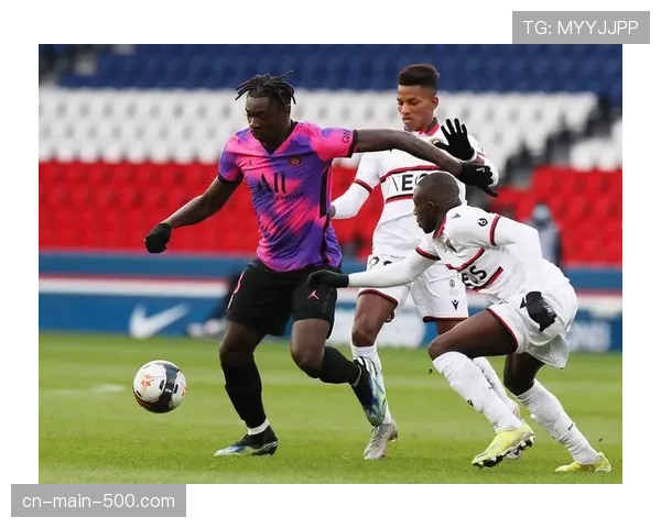 巴黎郊区青少年足球赛启用法甲俱乐部提供的训练装备